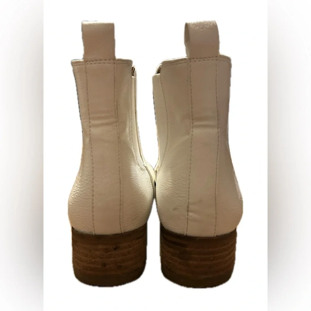Ccocci‎ White Ankle Boots Size 8.